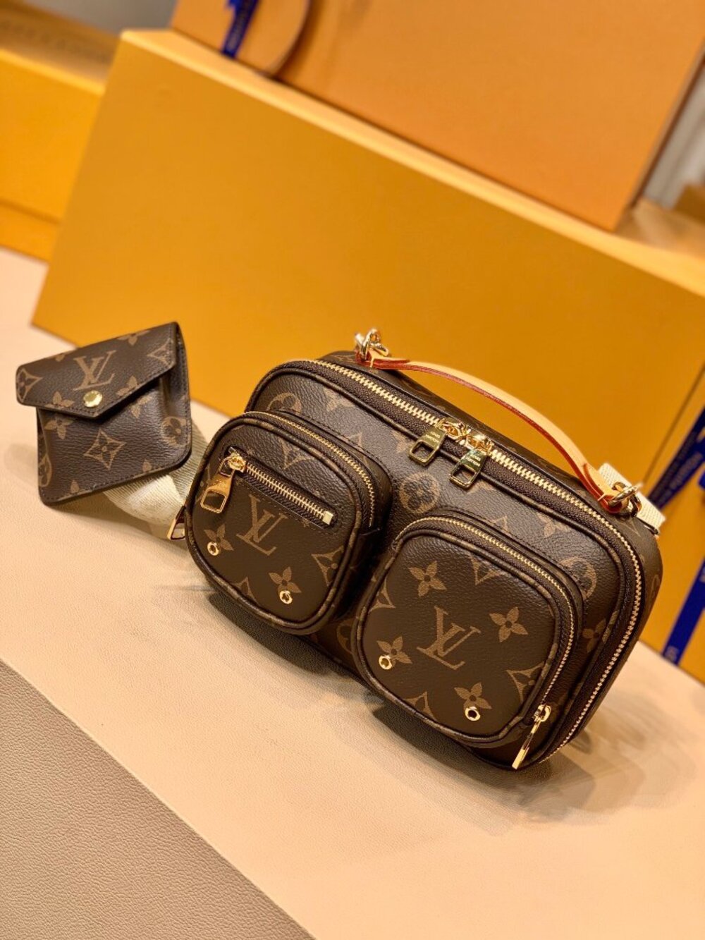 🚆Louis Vuitton Utility Crossbody Bag